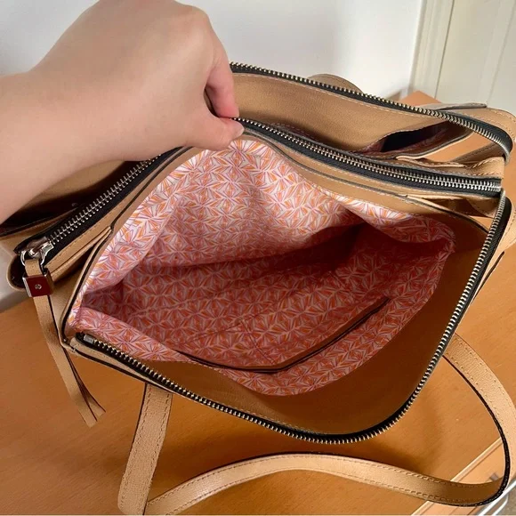 Gianni Chiarini Elegant Tan Tote Bag - Picture 11 of 14